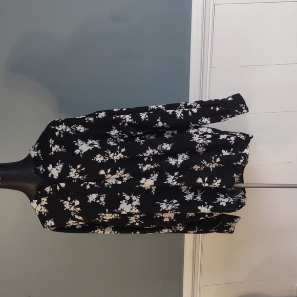 Time and Tru Lightweight Polyester Black/White Floral Blouse Sz L 12-14 - Picture 2 of 14